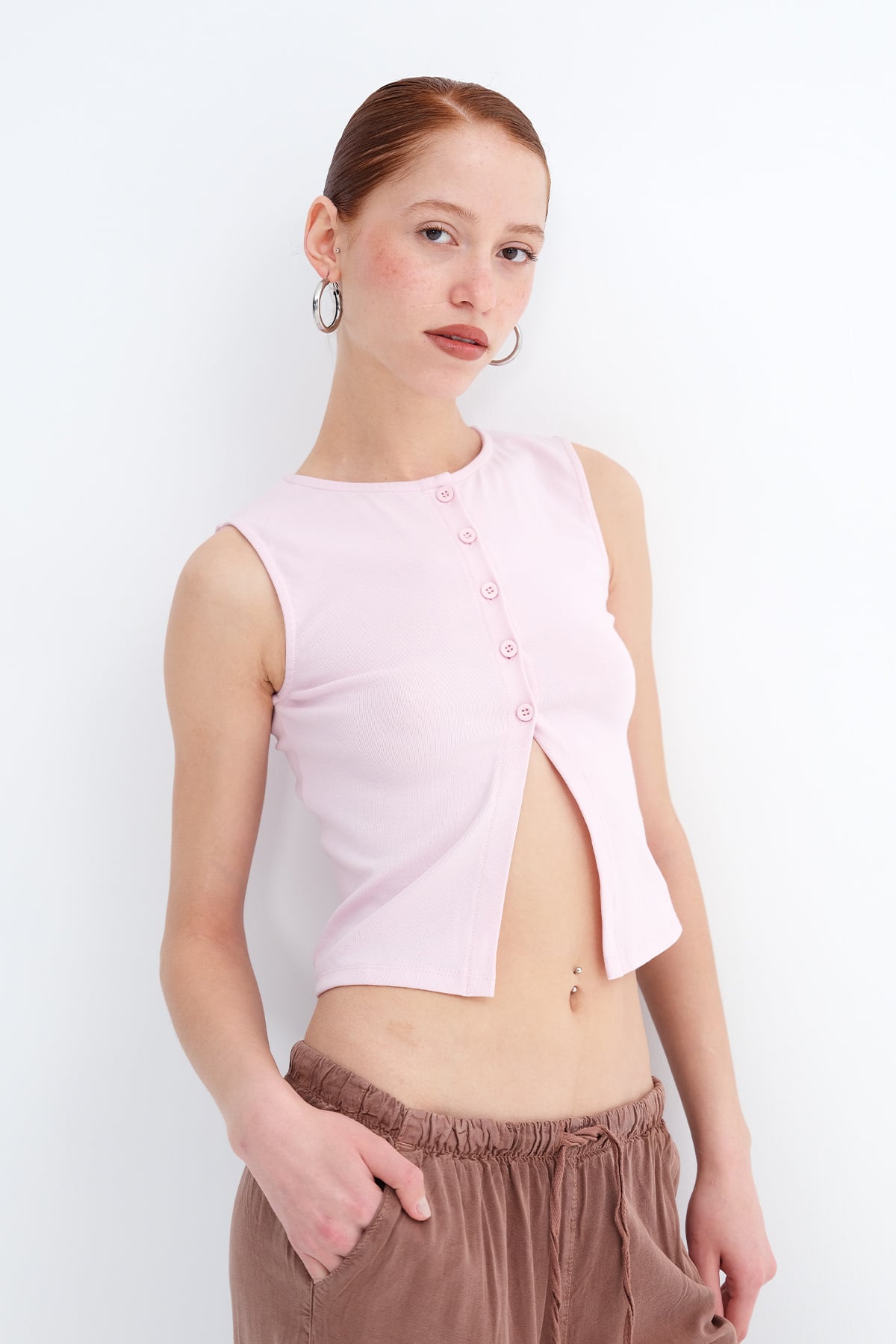 Lotus_Sleeveless-Buttoned-Blouse-addax