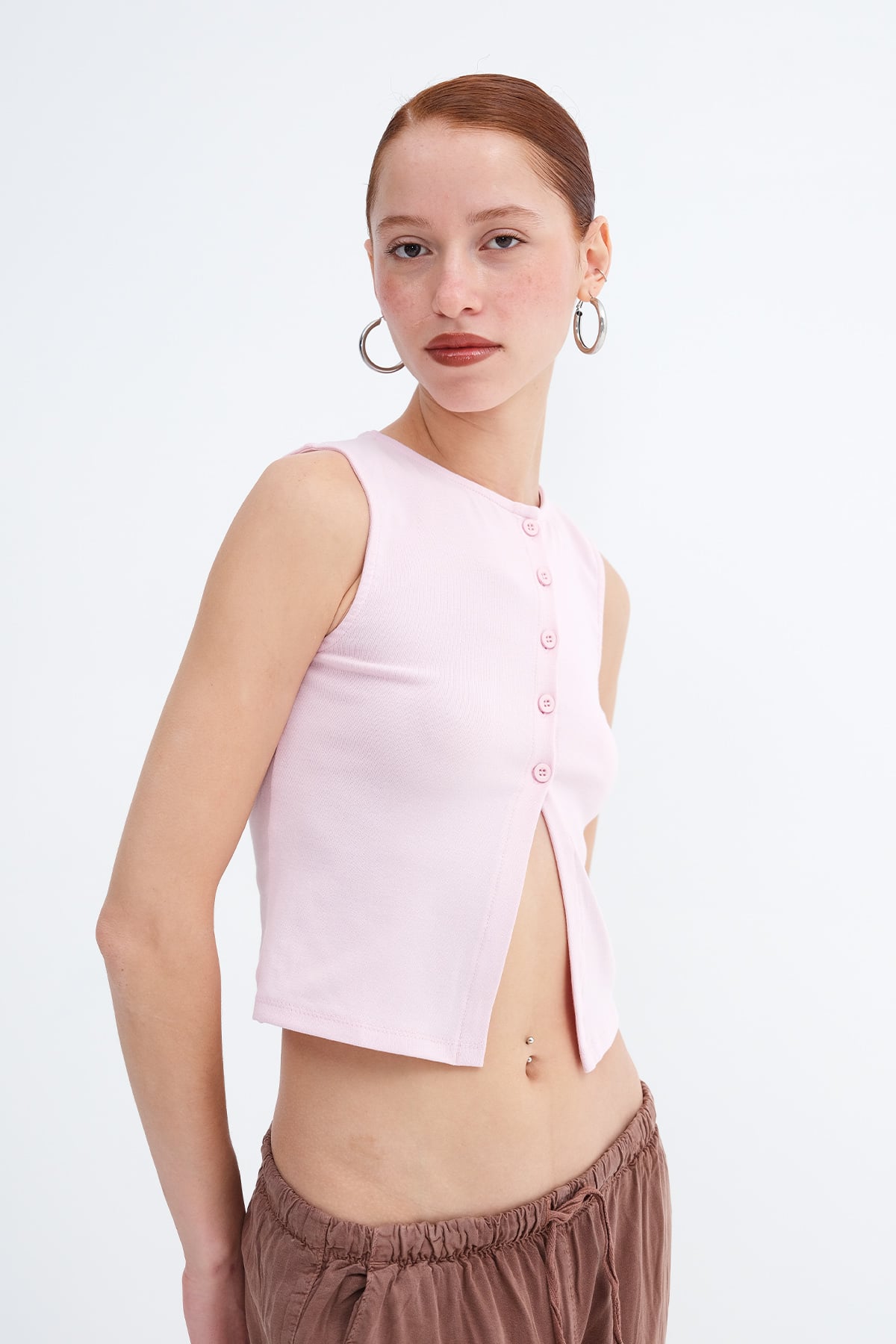 Lotus_Sleeveless-Buttoned-Blouse-addax