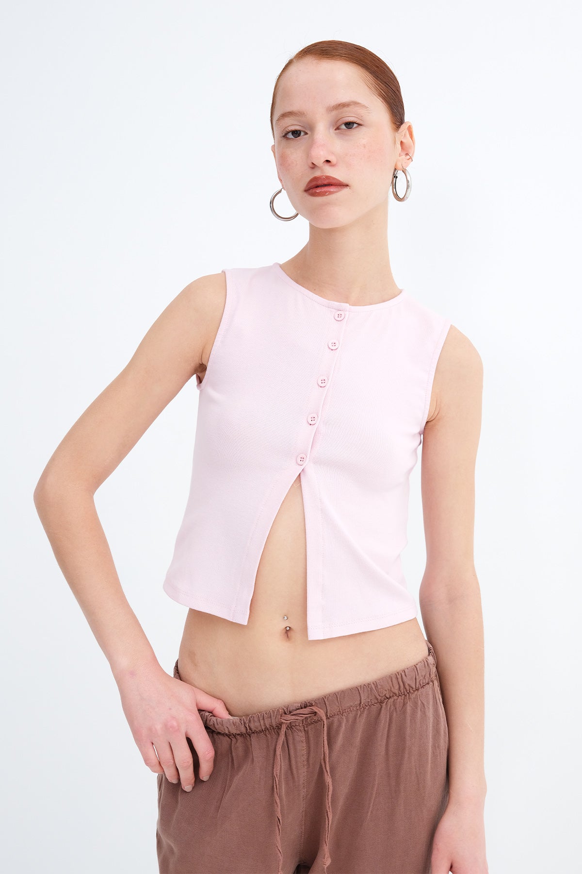 Lotus_Sleeveless-Buttoned-Blouse-addax