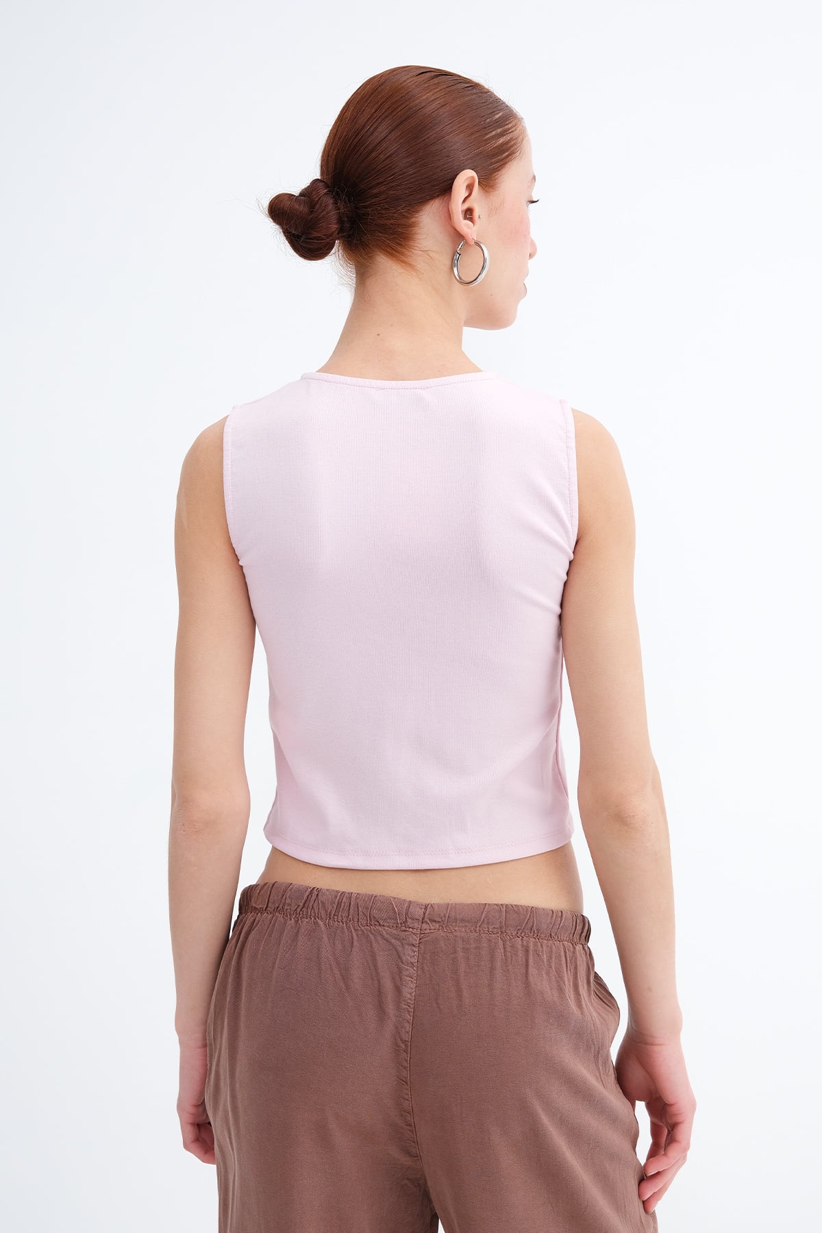 Lotus_Sleeveless-Buttoned-Blouse-addax