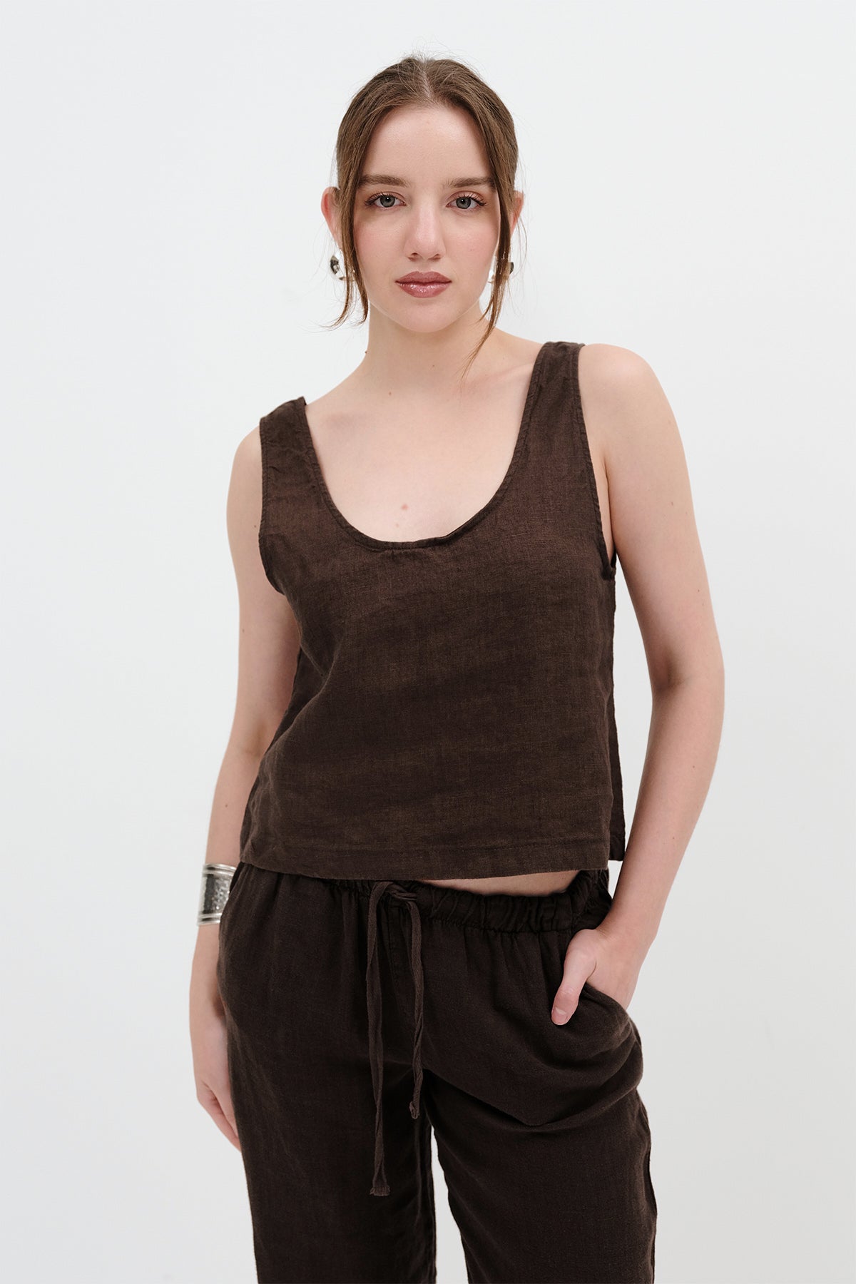 Bitter-Coffee_U-Neck-Linen-Undershirt-addax