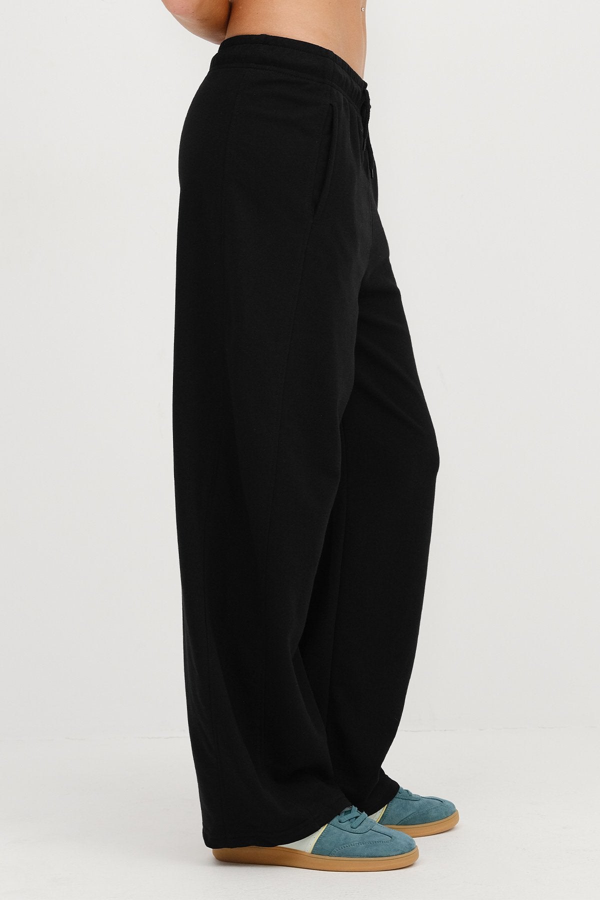 Black_Wide-Leg-Sweatpants-with-Pockets-addax