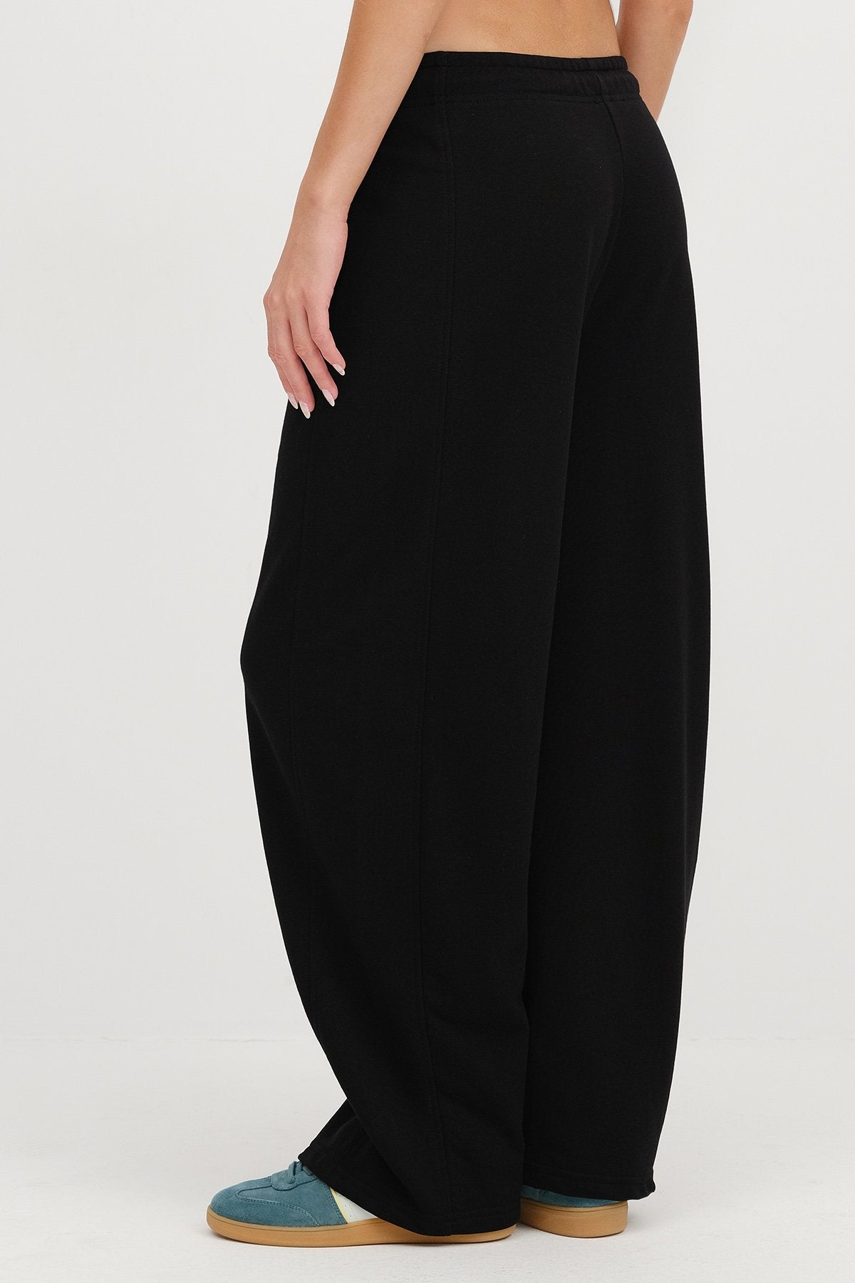 Black_Wide-Leg-Sweatpants-with-Pockets-addax