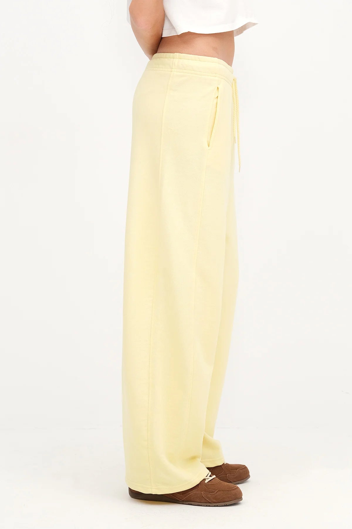Light-Yellow_Wide-Leg-Sweatpants-with-Pockets-addax