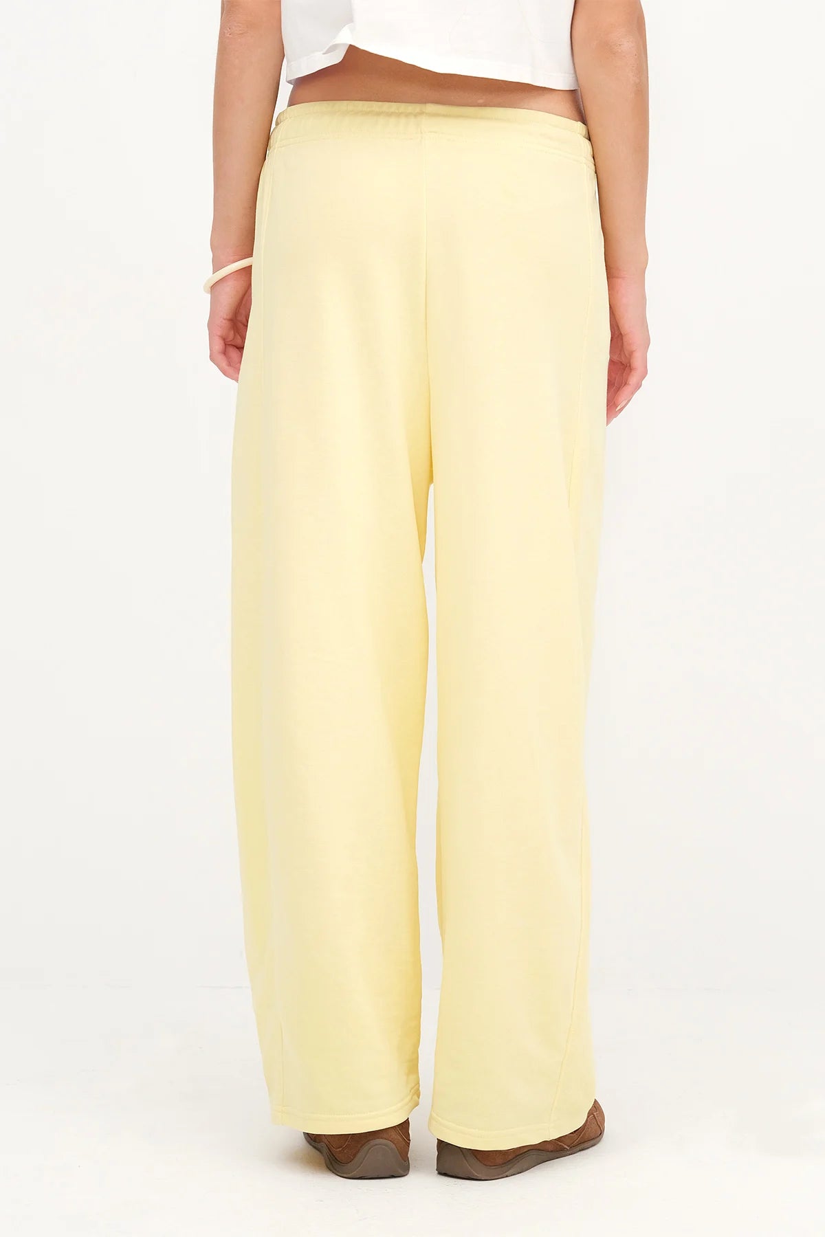Light-Yellow_Wide-Leg-Sweatpants-with-Pockets-addax
