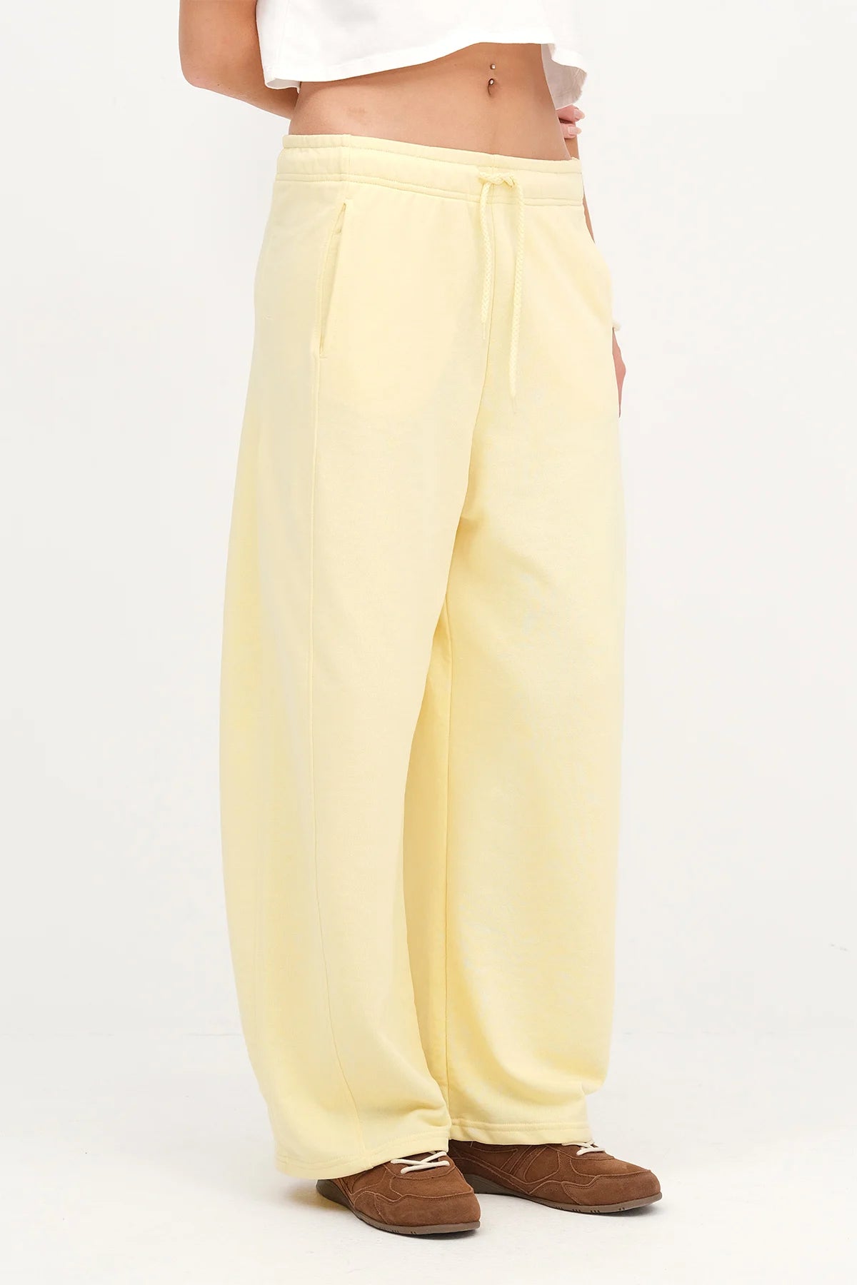 Light-Yellow_Wide-Leg-Sweatpants-with-Pockets-addax