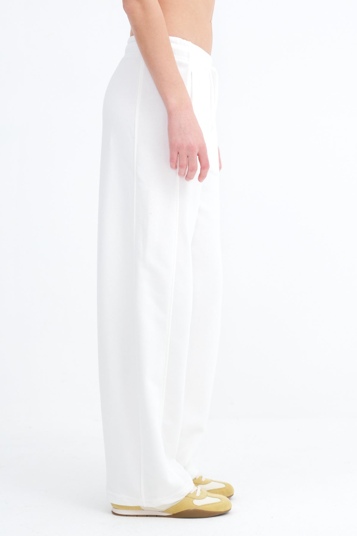 Ecru_Wide-Leg-Sweatpants-with-Pockets-addax