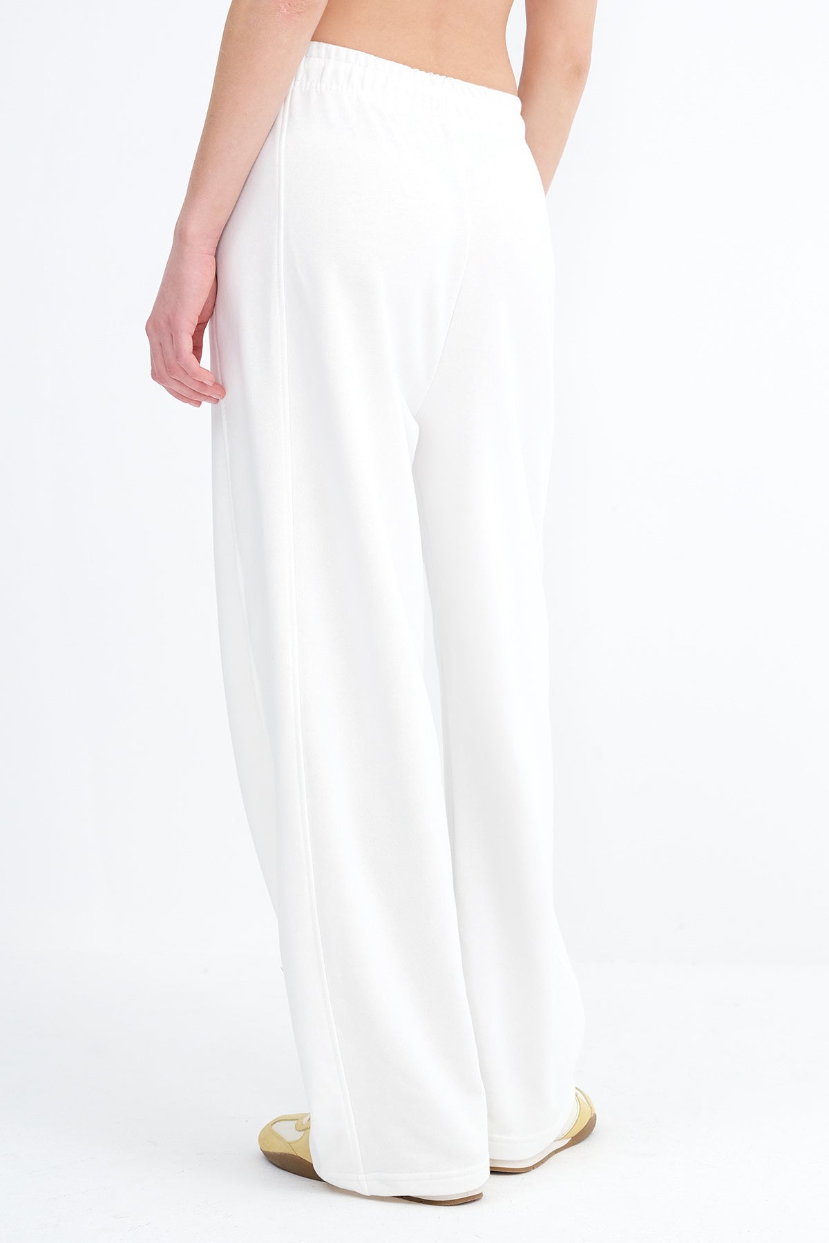 Ecru_Wide-Leg-Sweatpants-with-Pockets-addax