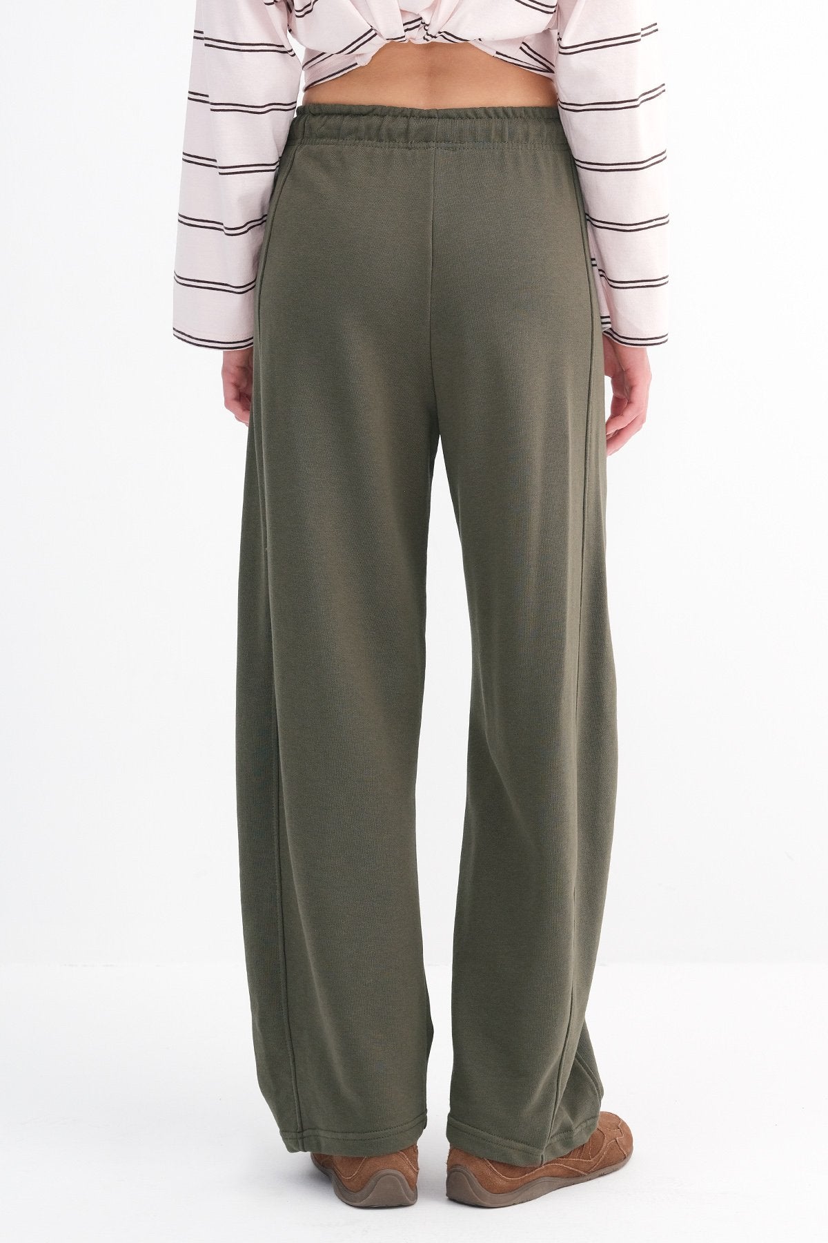 Oil-Green_Wide-Leg-Sweatpants-with-Pockets-addax