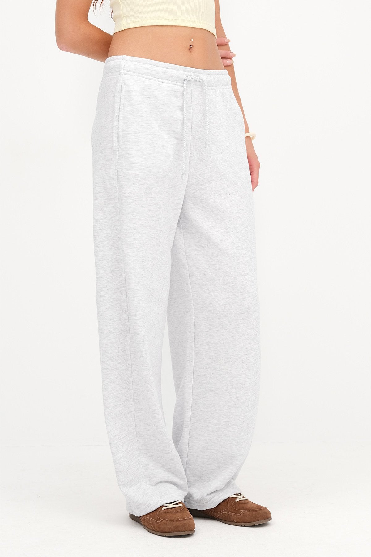 Snow-Melange_Wide-Leg-Sweatpants-with-Pockets-addax