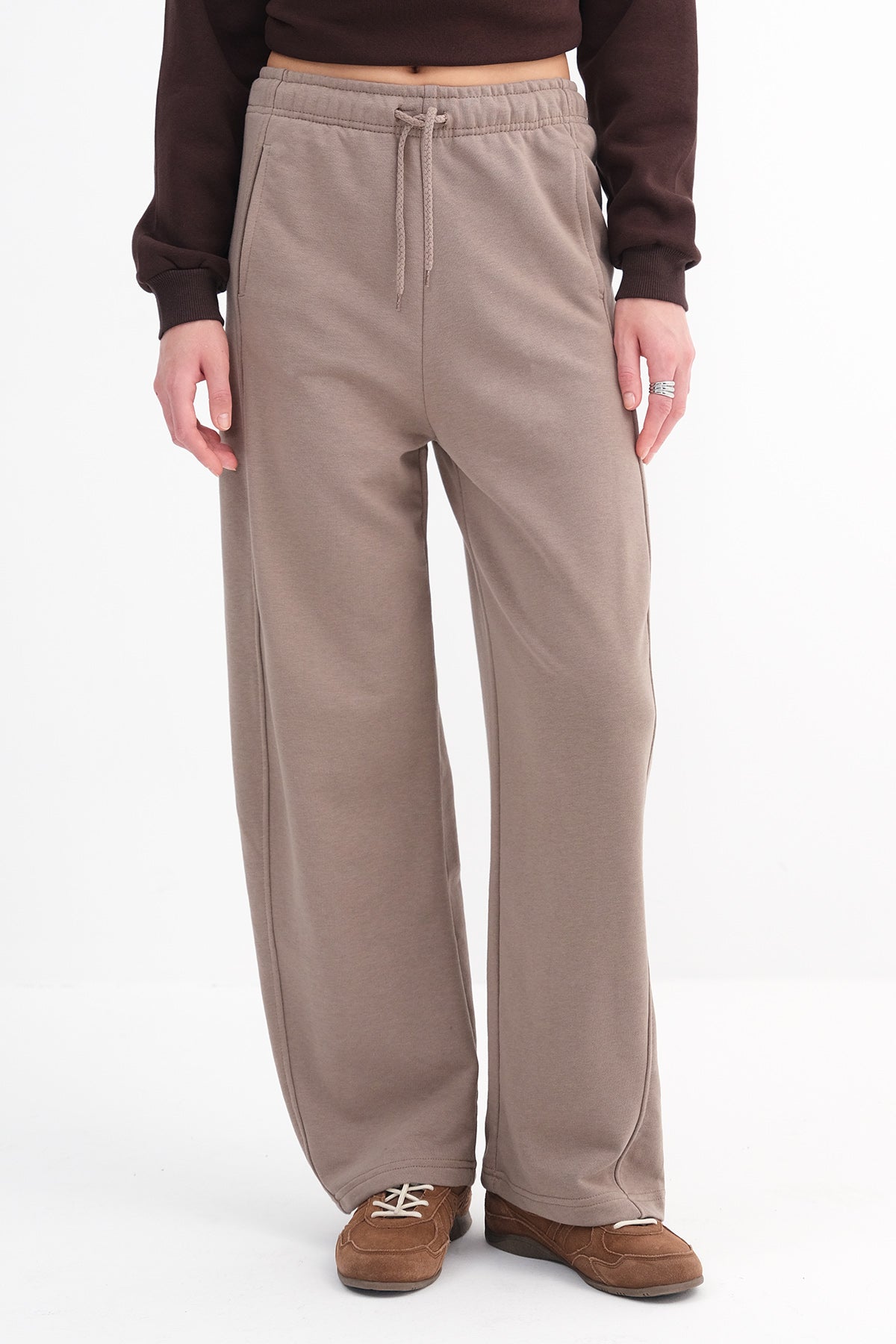 Annual_Wide-Leg-Sweatpants-with-Pockets-addax