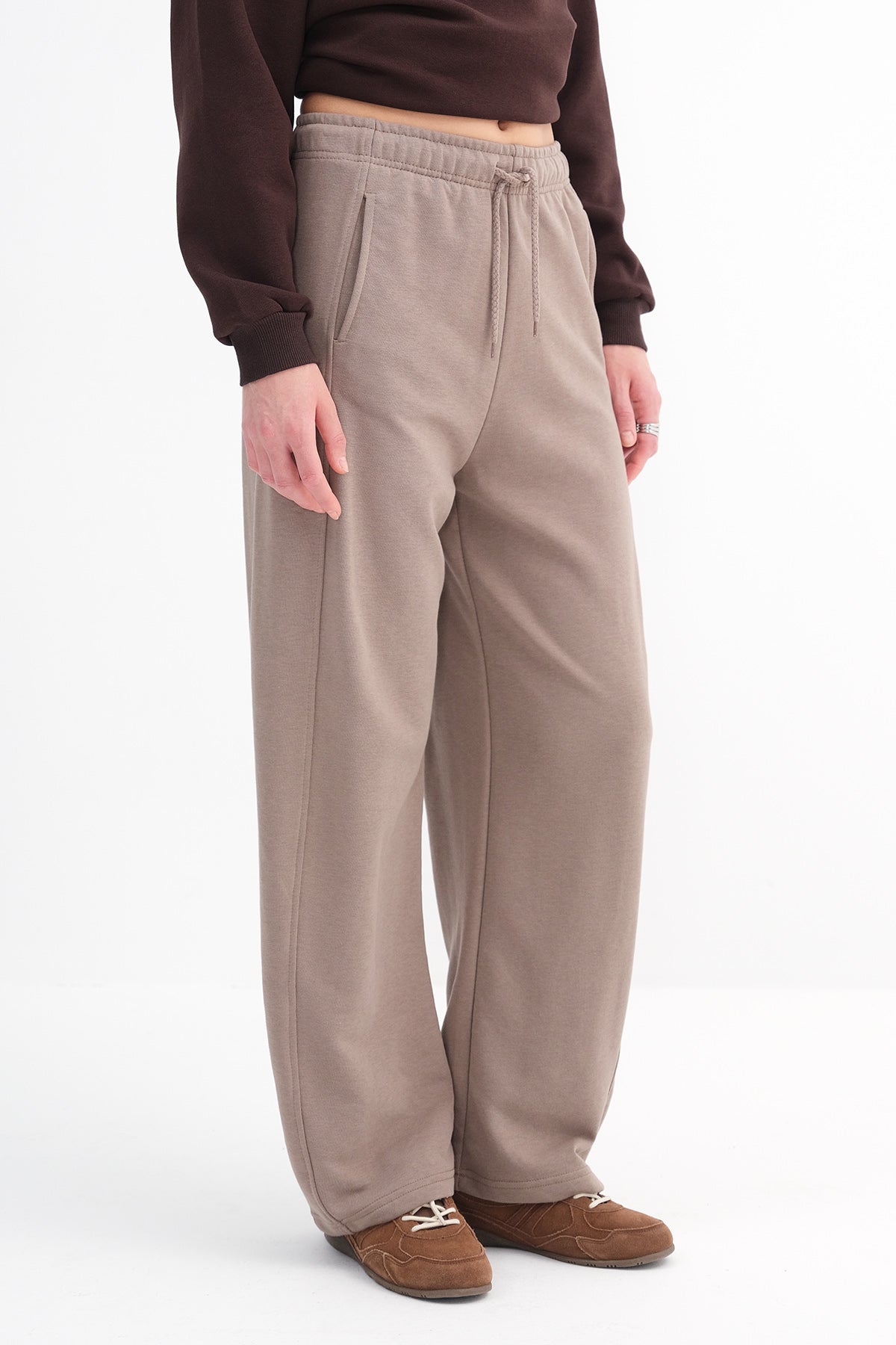 Annual_Wide-Leg-Sweatpants-with-Pockets-addax