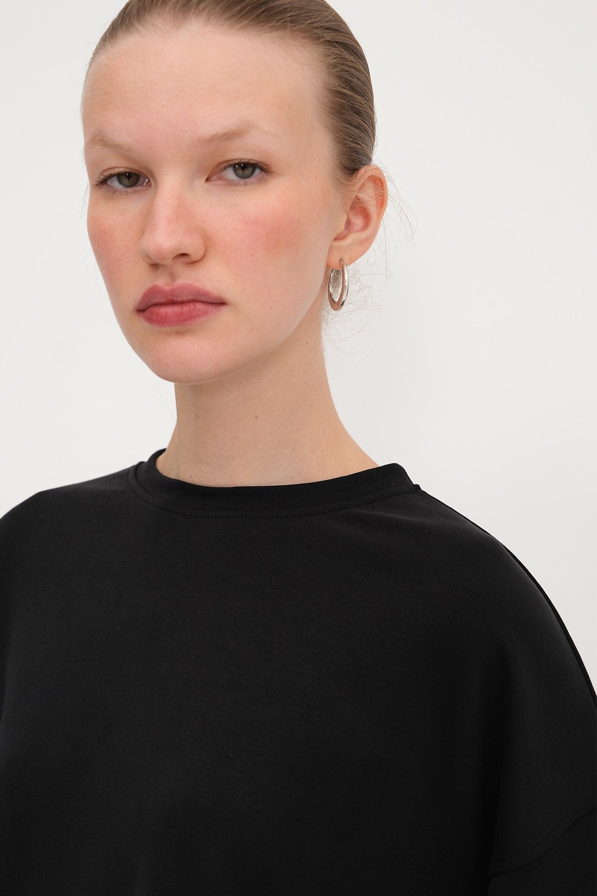 Black_Crew-Neck-Modal-Sweatshirt-addax