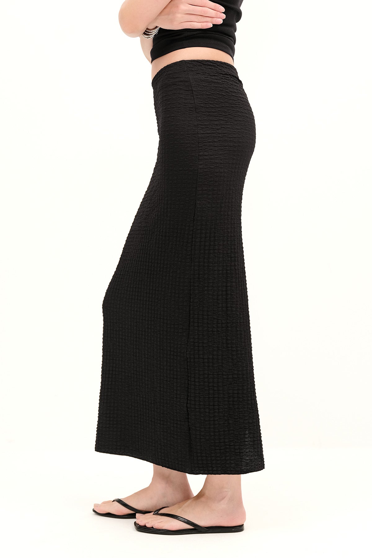 Black_Textured-Midi-Skirt-addax
