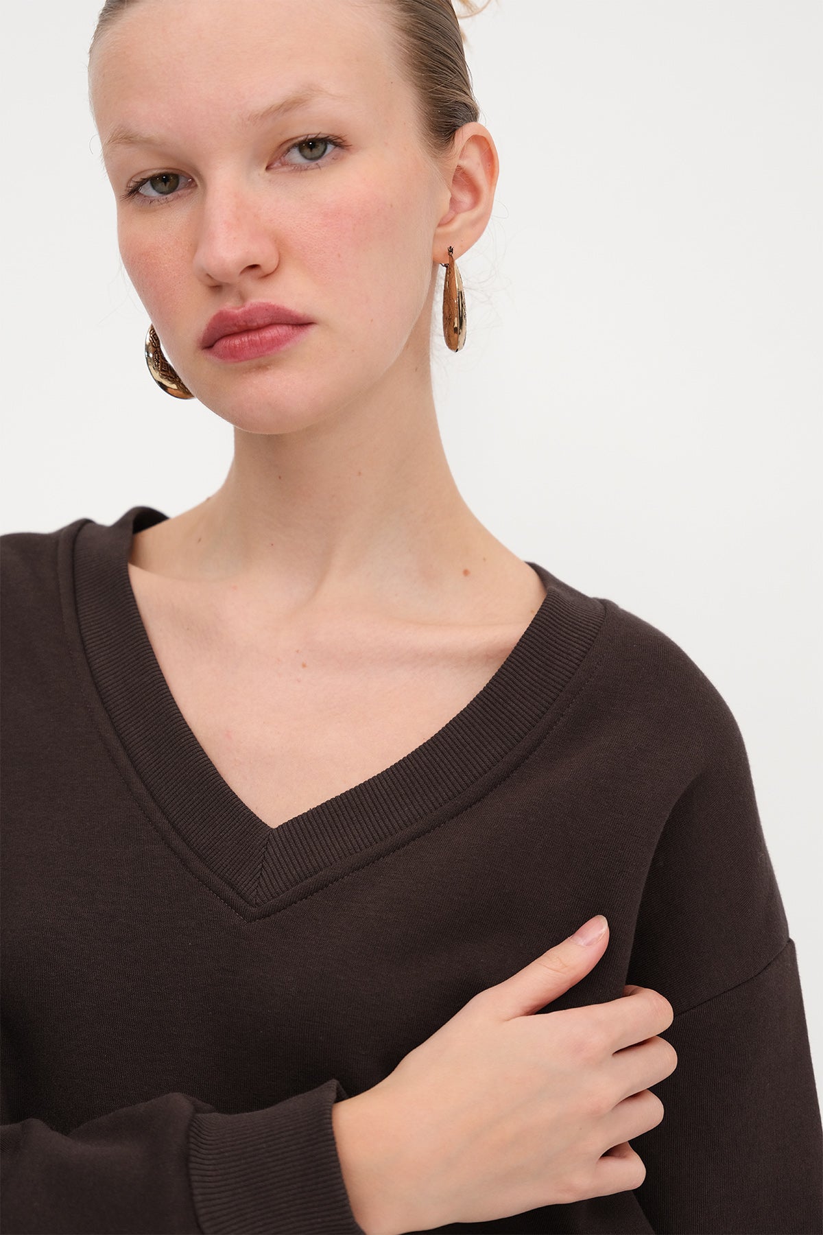 Bitter-Coffee_V-Neck-Fleece-Lined-Sweatshirt-addax