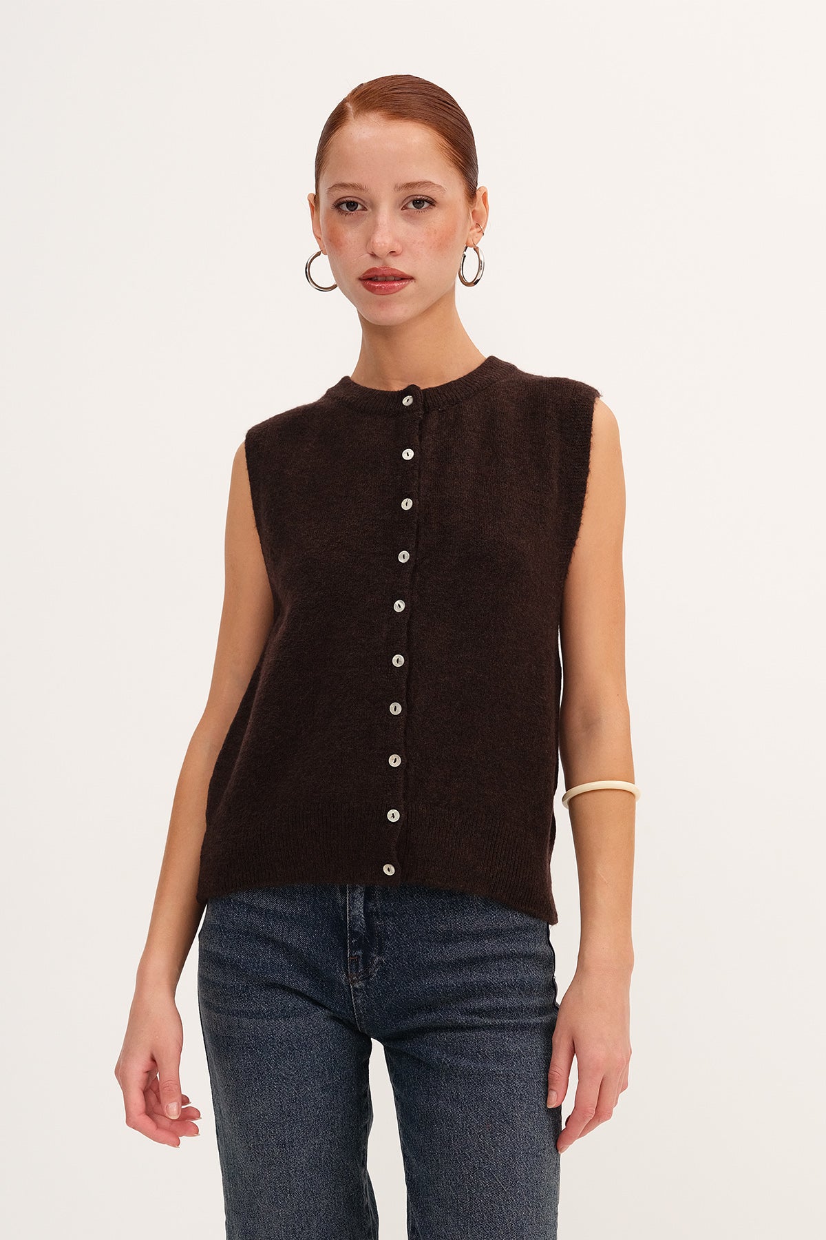 Bitter-Coffee_Buttoned-Knit-Vest-addax