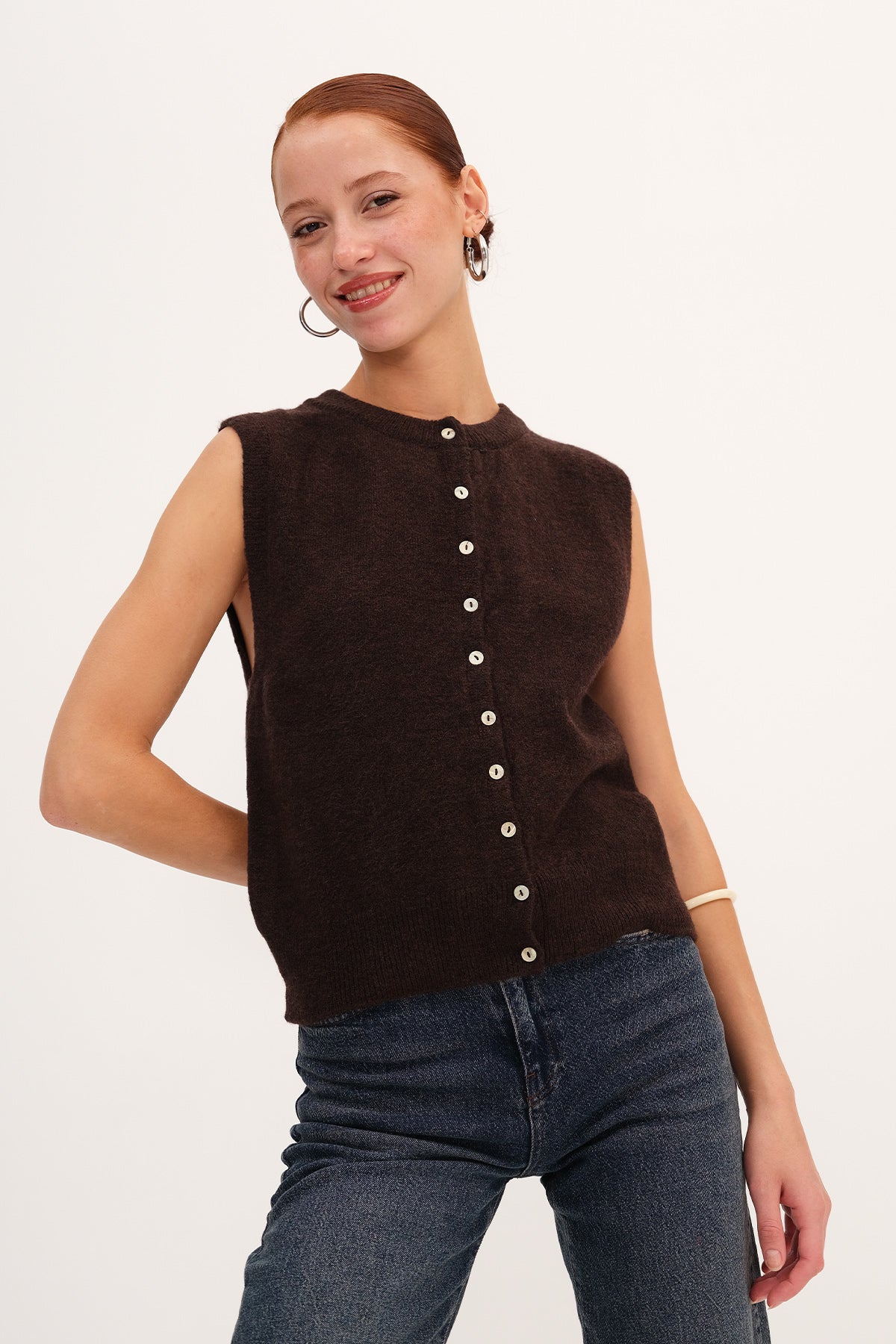 Bitter-Coffee_Buttoned-Knit-Vest-addax