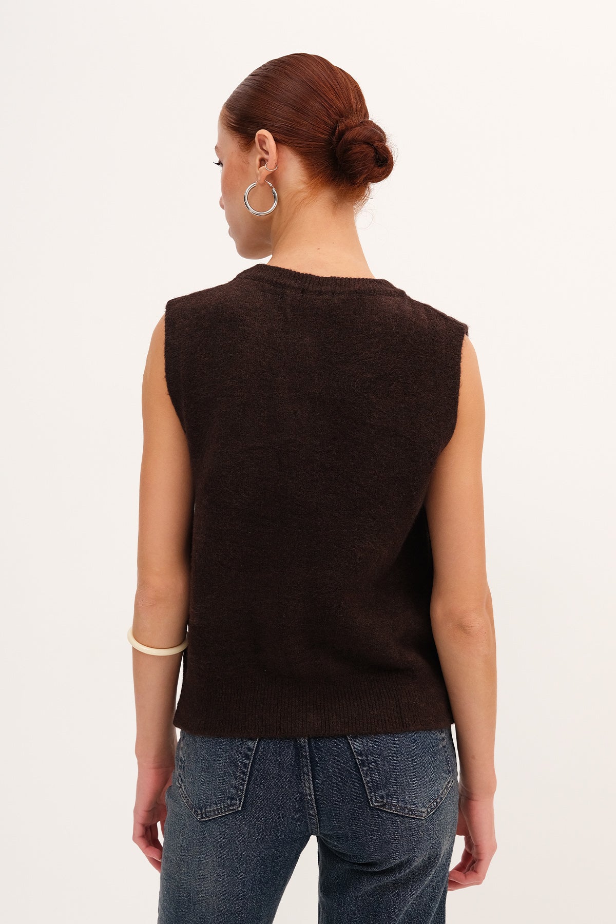 Bitter-Coffee_Buttoned-Knit-Vest-addax
