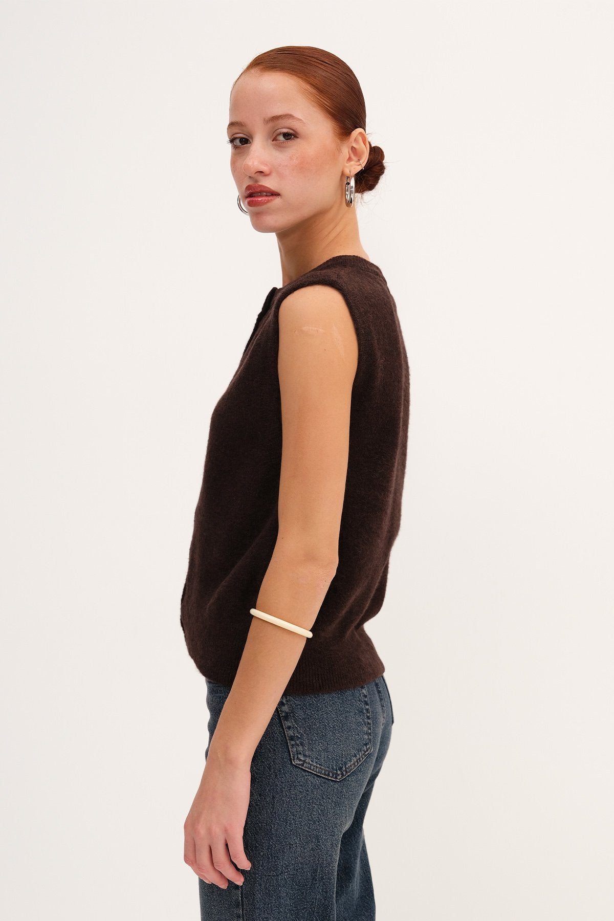 Bitter-Coffee_Buttoned-Knit-Vest-addax