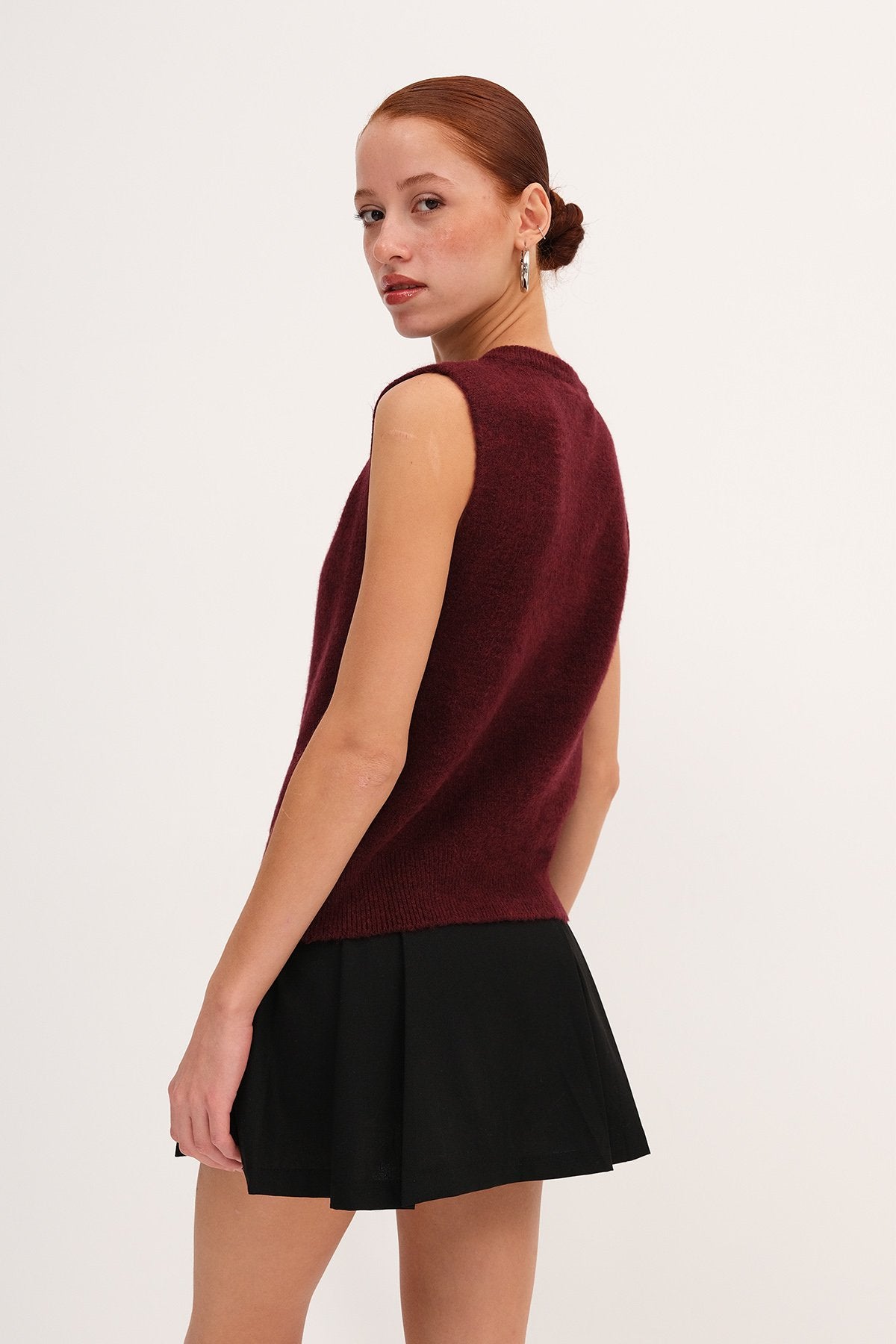 Light-Burgundy_Buttoned-Knit-Vest-addax