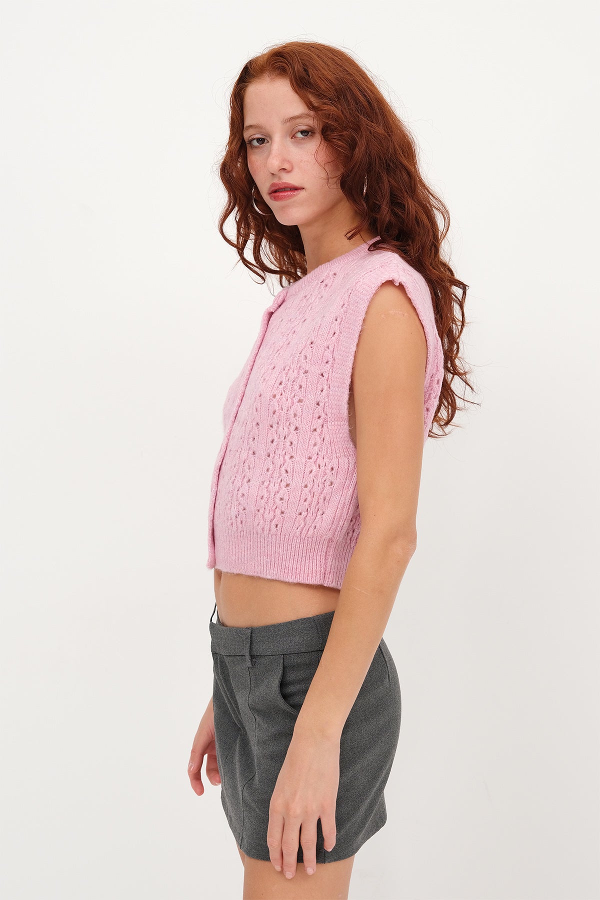 Begonia_Buttoned-Knit-Vest-addax