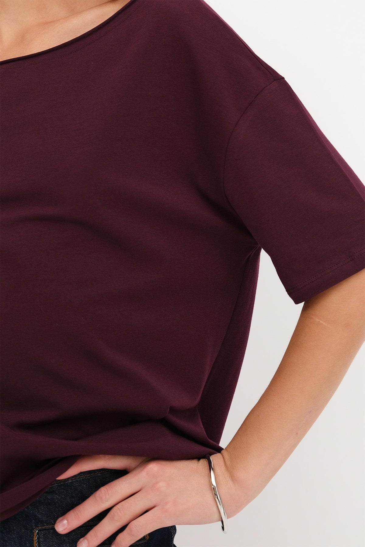 Gardenia_Boat-Neck-Basic-T-Shirt-addax