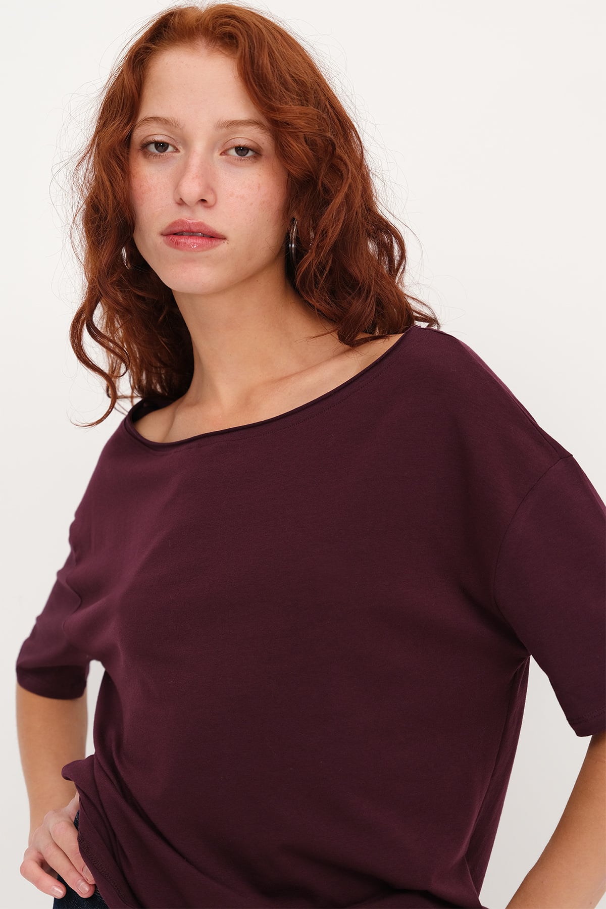 Gardenia_Boat-Neck-Basic-T-Shirt-addax