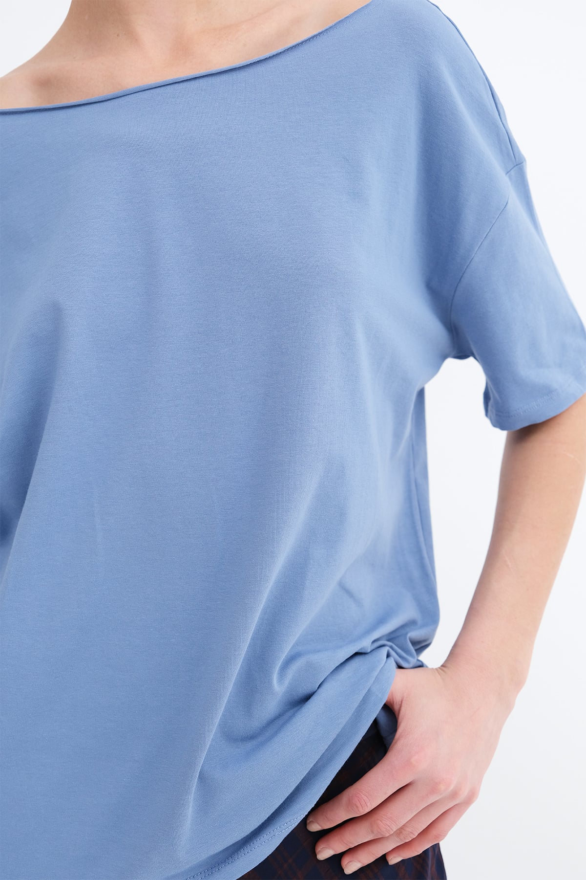 Stonewash_Boat-Neck-Basic-T-Shirt-addax