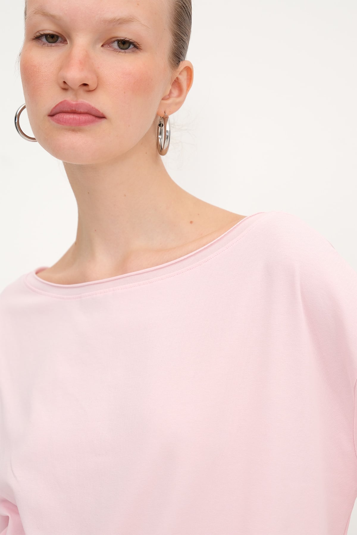 Lotus_Boat-Neck-Basic-T-Shirt-addax