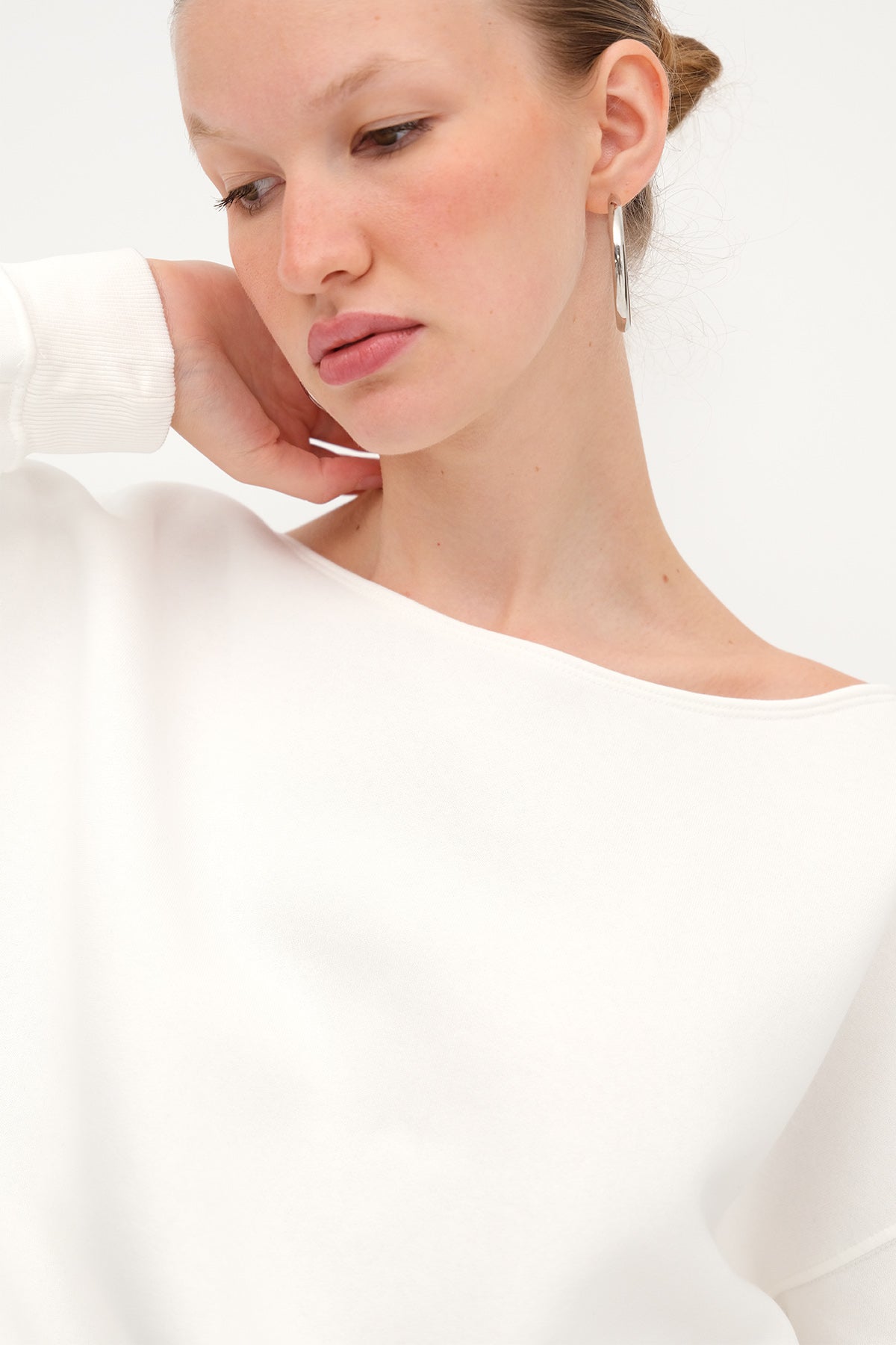 Ecru_Boat-Neck-Fleece-Lined-Sweatshirt-addax