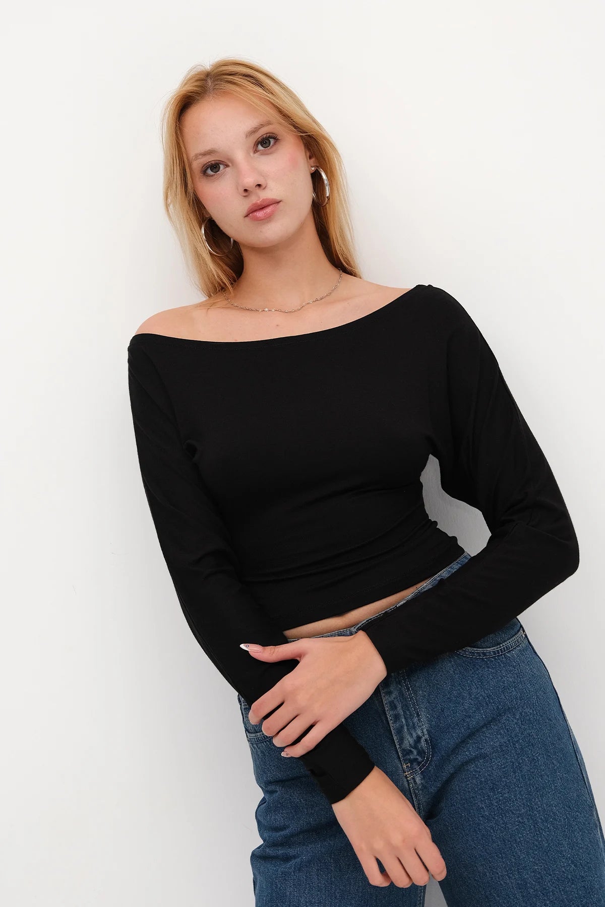 Black_Boat-Neck-Long-Sleeve-T-Shirt-addax