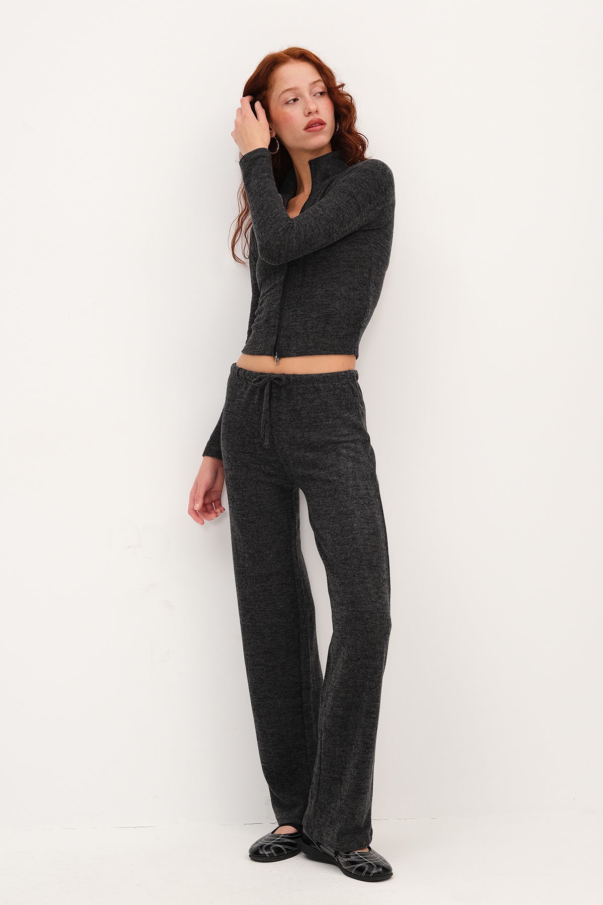 Charcoal_Elastic-Waist-Sweatpants-addax