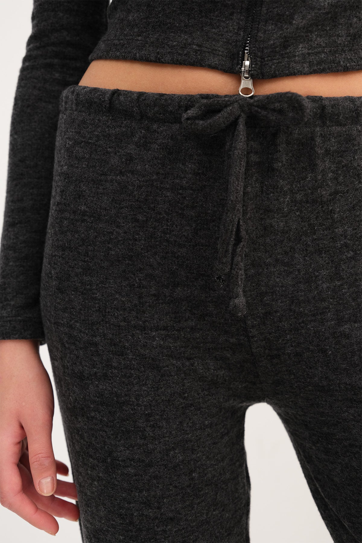Charcoal_Elastic-Waist-Sweatpants-addax