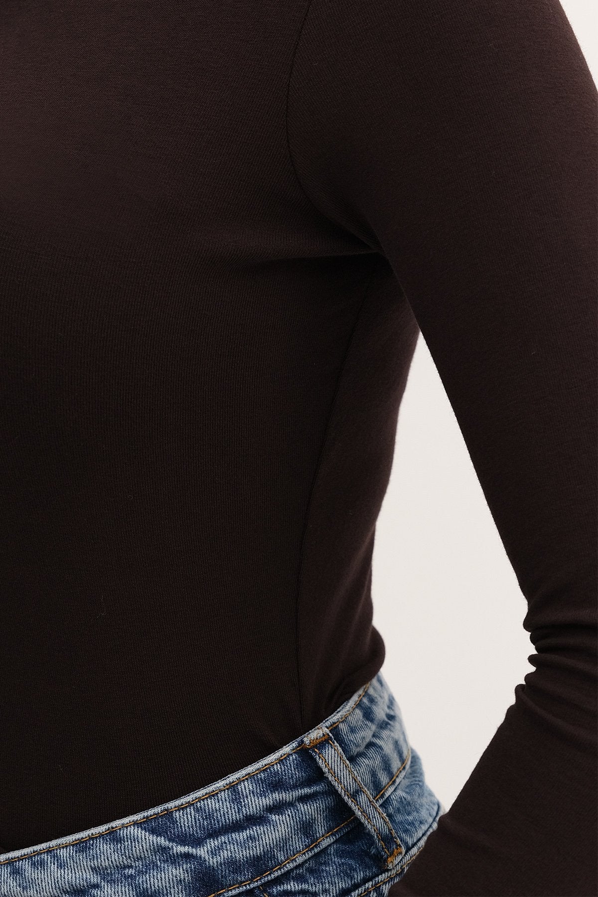 Bitter-Coffee_Long-Sleeve-Basic-T-shirt-addax