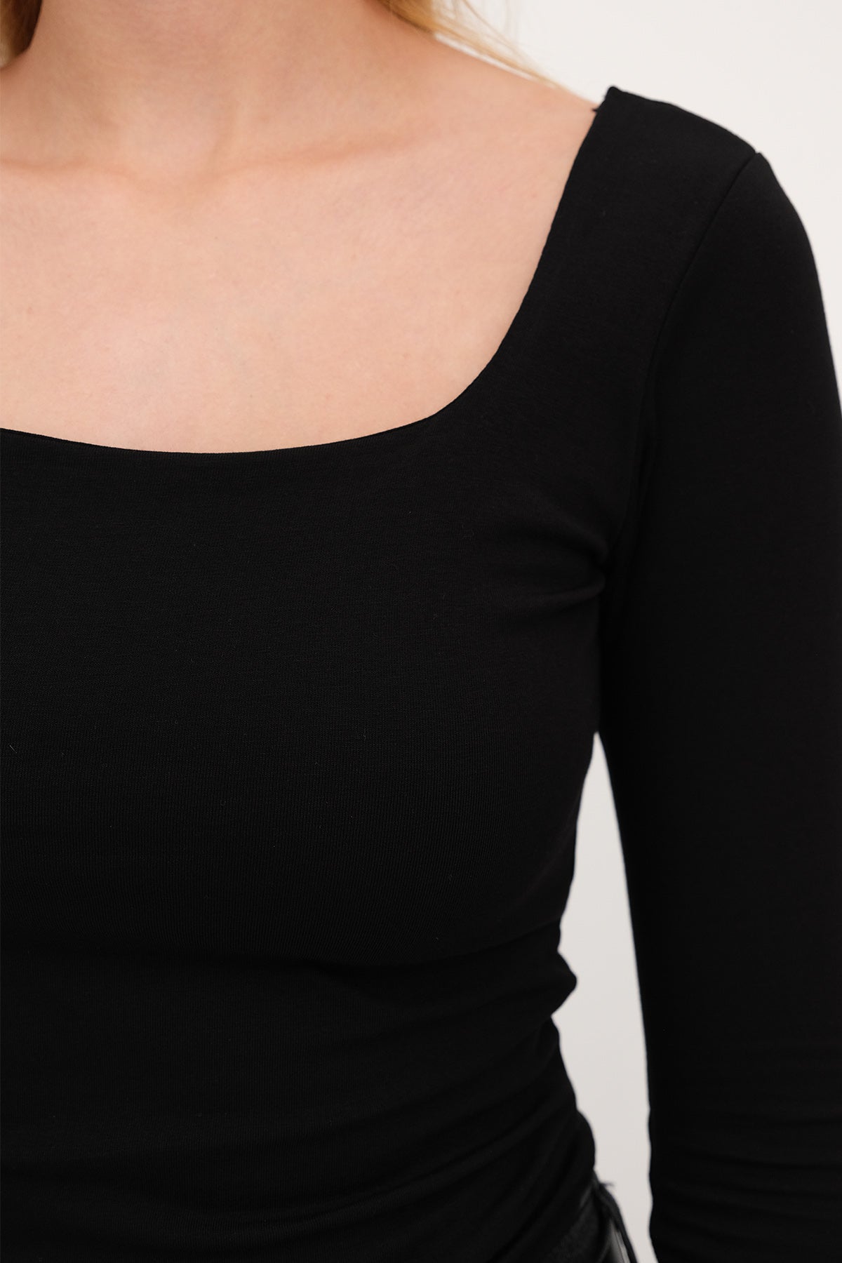 Black_Square-Neck-Basic-Blouse-addax