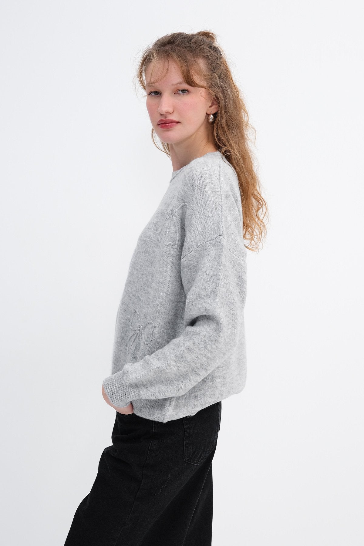 Light-Grey_Bow-Embroidered-Knit-Sweater-addax