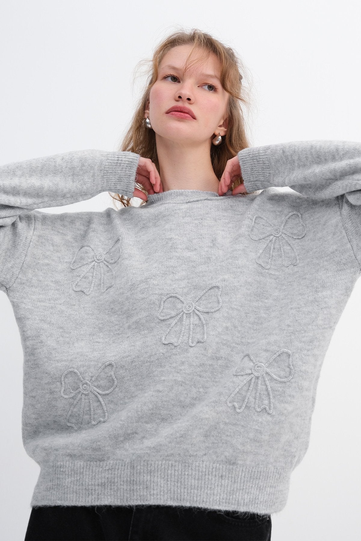 Light-Grey_Bow-Embroidered-Knit-Sweater-addax