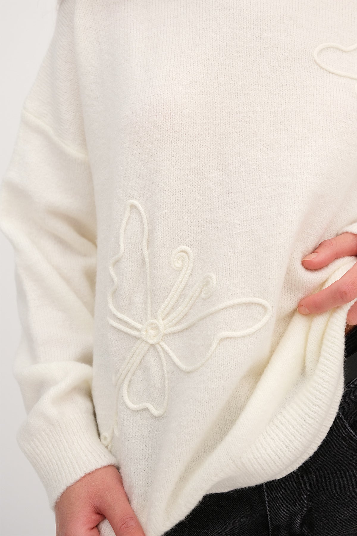 Ecru_Crew-Neck-Knit-Sweater-addax