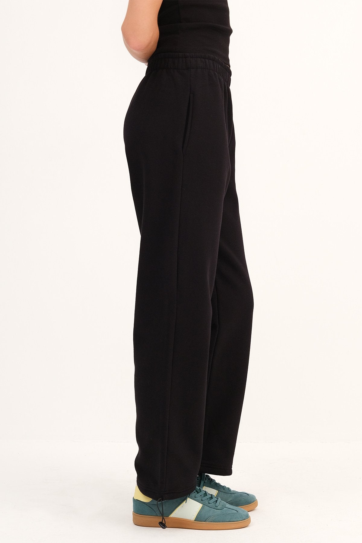 Black_Elastic-Hem-Fleece-Lined-Sweatpants-addax