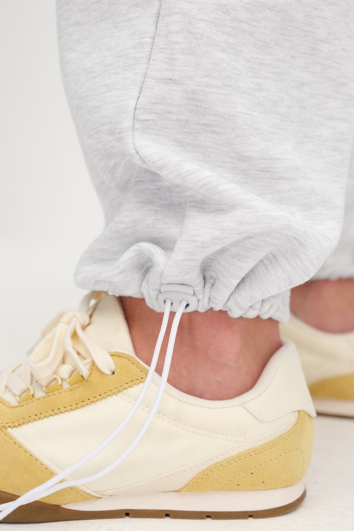 Snow-Melange_Elastic-Hem-Fleece-Lined-Sweatpants-addax