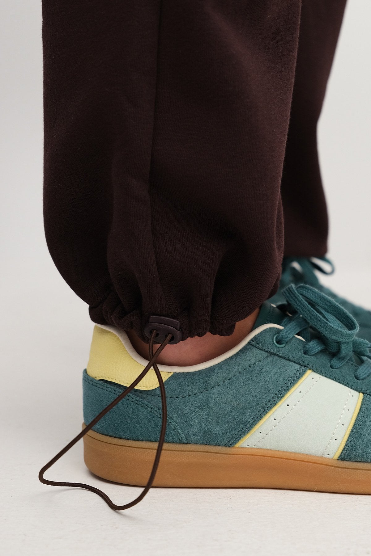 Bitter-Coffee_Elastic-Hem-Fleece-Lined-Sweatpants-addax