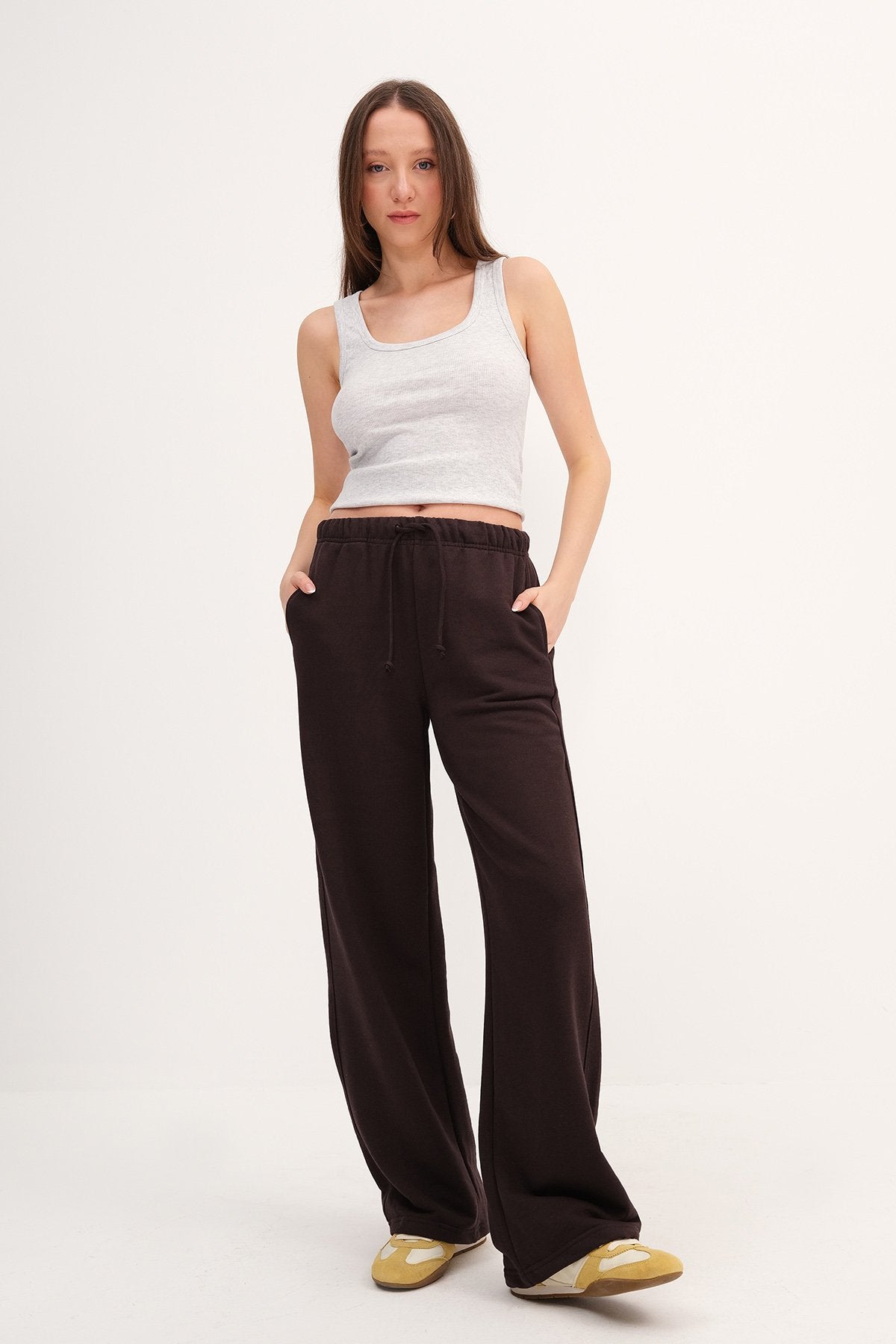 Bitter-Coffee_Pocketed-Wide-Leg-Sweatpants-addax