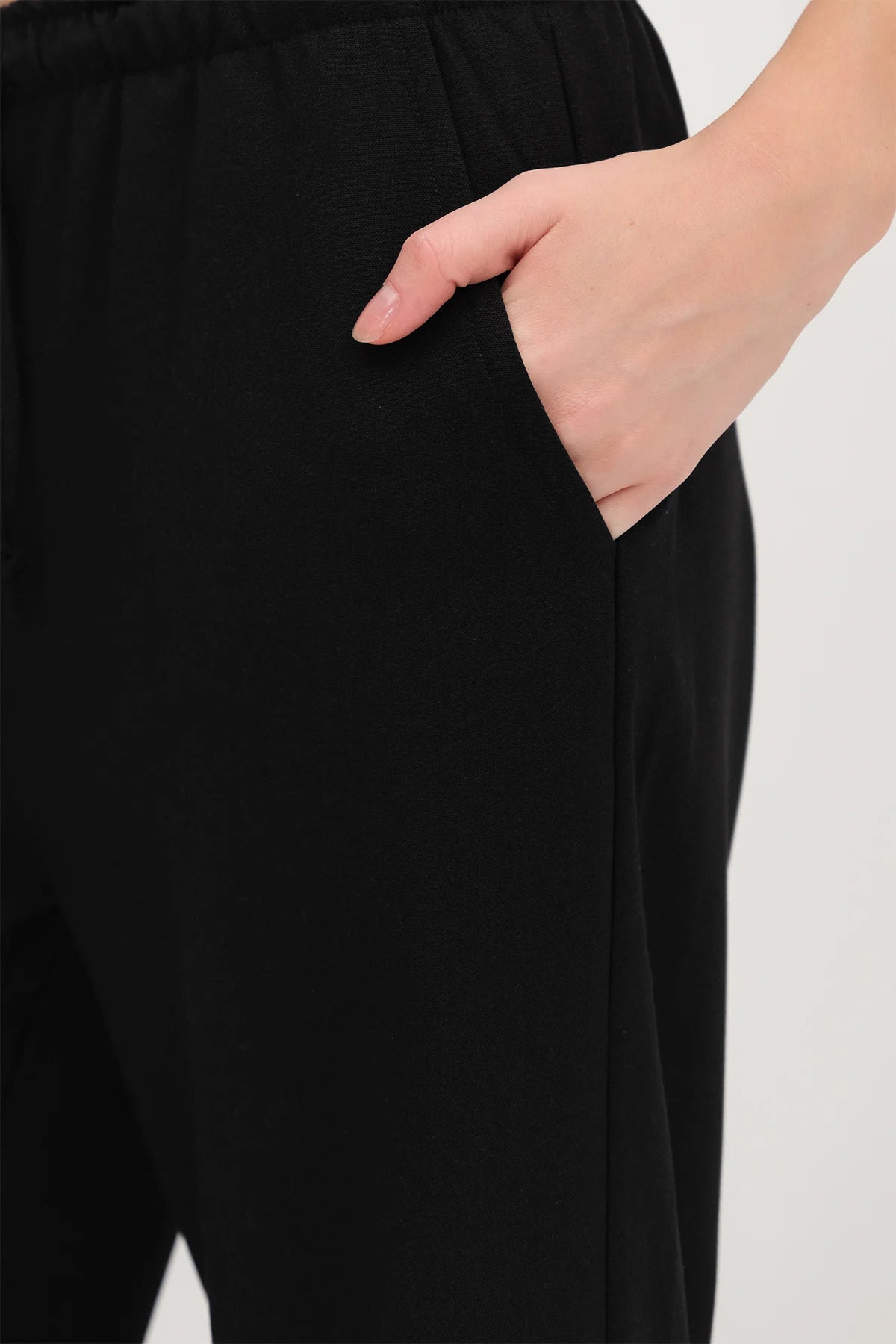 Black_Elastic-Waist-Wide-Leg-Trousers-addax