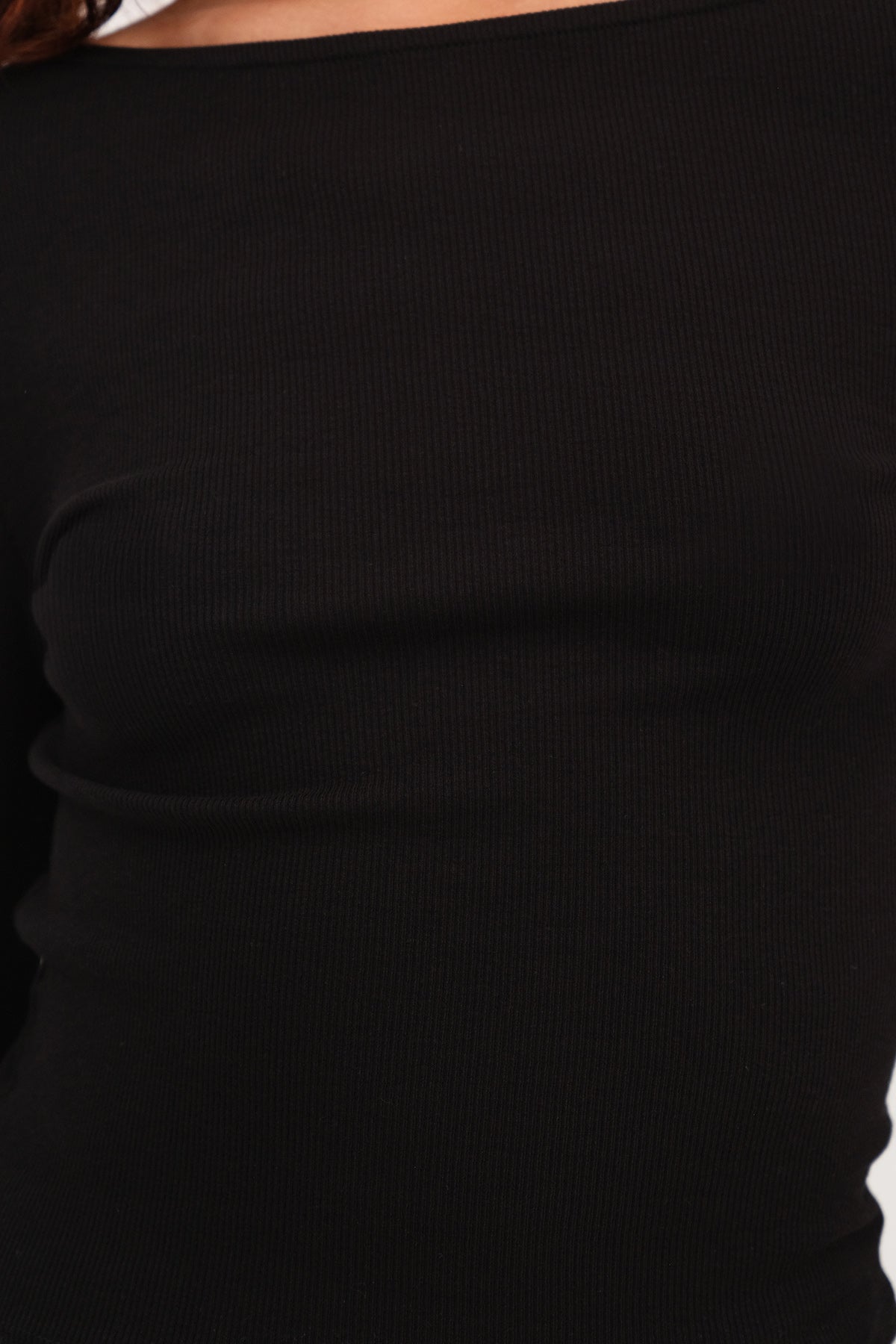 Black_Crew-Neck-Ribbed-Blouse-addax