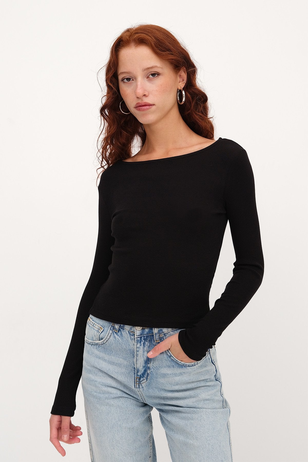 Black_Crew-Neck-Ribbed-Blouse-addax