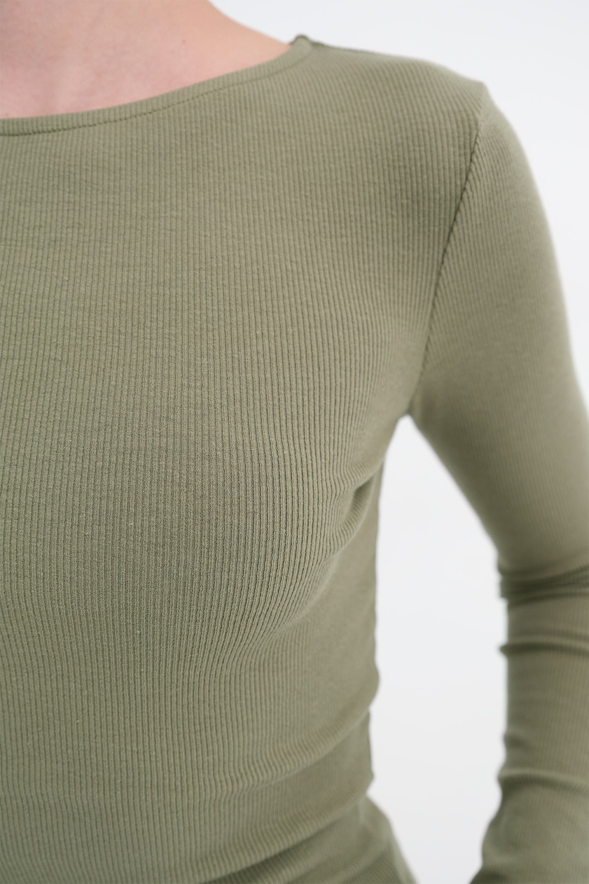 Laurel_Crew-Neck-Ribbed-Blouse-addax