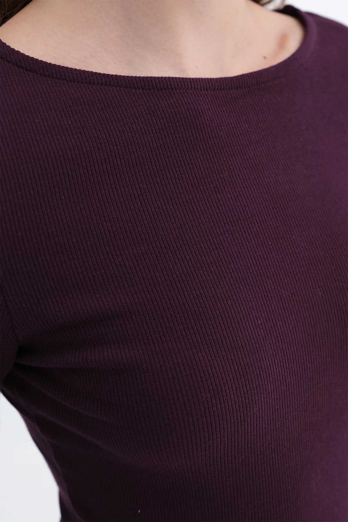 Gardenia_Crew-Neck-Ribbed-Blouse-addax
