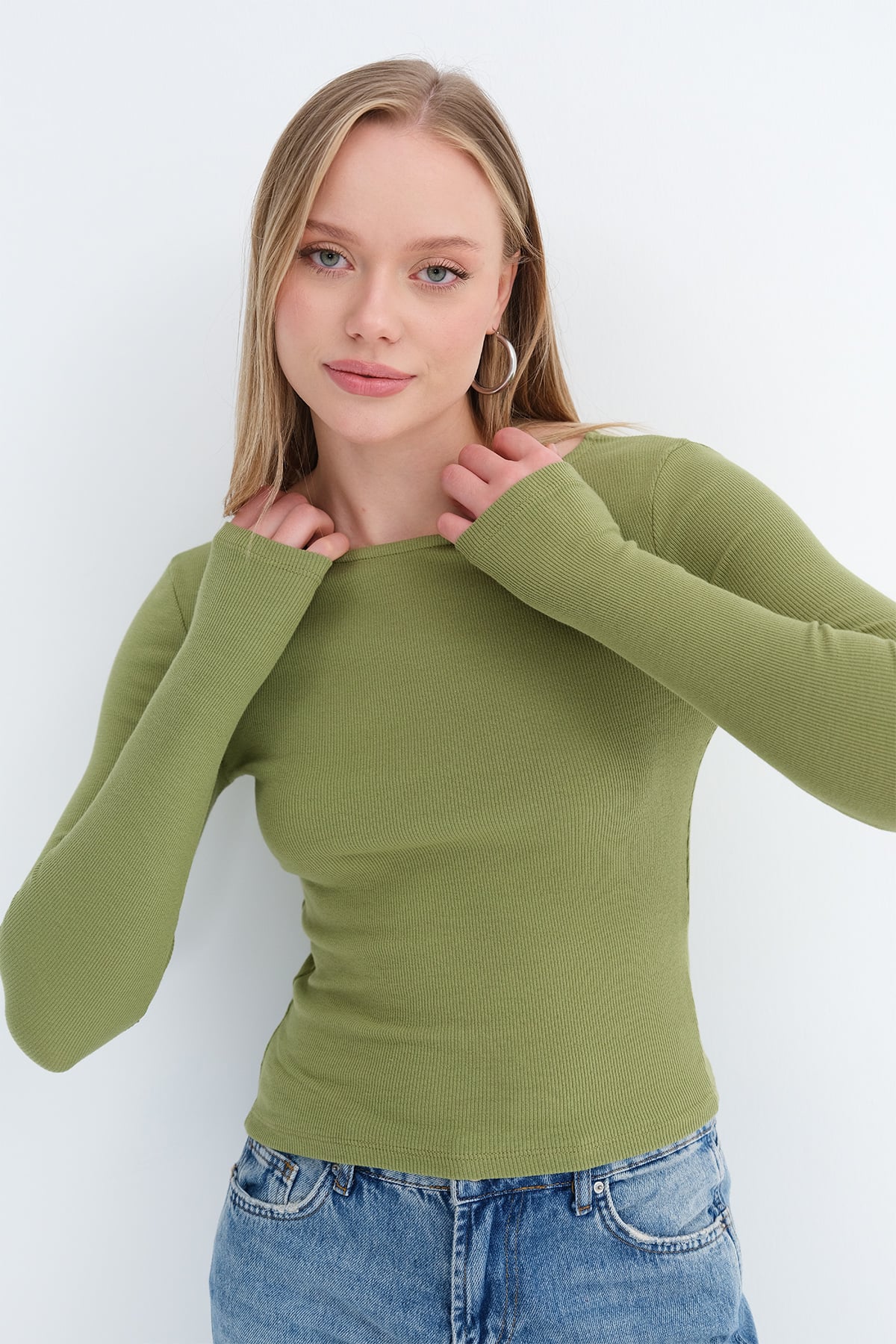 Matcha_Crew-Neck-Ribbed-Blouse-addax