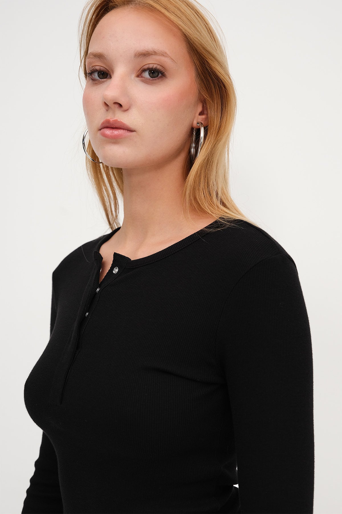 Black_Snap-Button-Neck-Blouse-addax