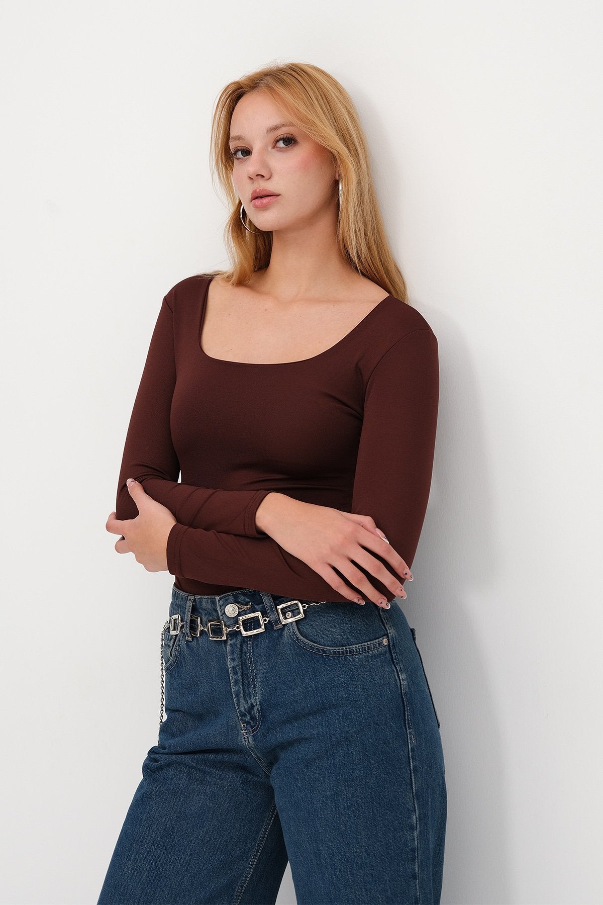 Bitter-Coffee_Basic-U-neck-Long-Sleeve-Bodysuit-addax